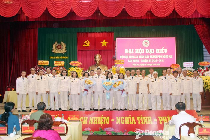 Ban Chấp hành Hội Cựu công an nhân dân thành phố nhiệm kỳ 2026-2031 ra mắt đại hội. Ảnh: Trần Danh