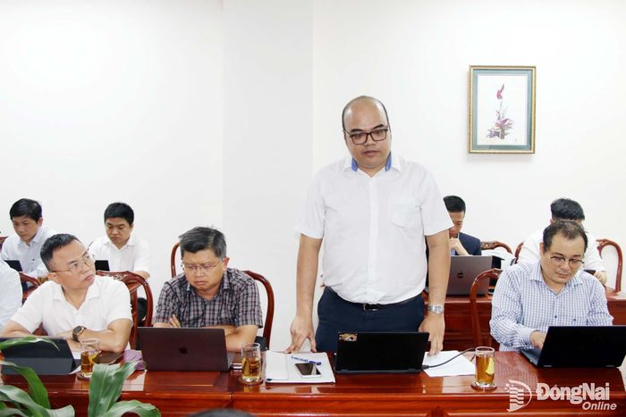 Đại diện Mobifone chia sẻ về lộ trình thí điểm, triển khai nền tảng số Dong Nai City. Ảnh: Hải Quân