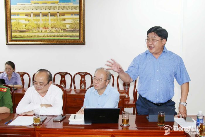 Thành ủy viên, Giám đốc Sở Khoa học và Công nghệ thành phố Đồng Nai Phạm Văn Trinh chia sẻ tại buổi làm việc. Ảnh: Hải Quân