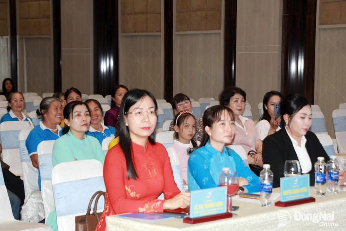 Các đại biểu tham dự tọa đàm. Ảnh: Nga Sơn