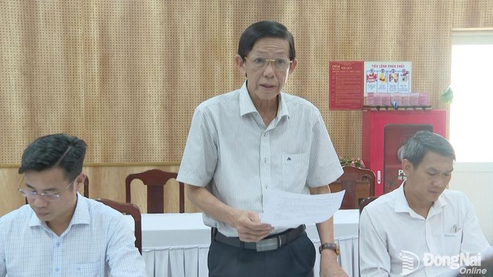 Đồng chí Trần Nam Đông, Phó Giám đốc Báo và Phát thanh, Truyền hình Đồng Nai, Chủ tịch Hội Nhà báo thành phố, thành viên Ban tổ chức giải phát biểu tại hội nghị. Ảnh: Phương Hằng