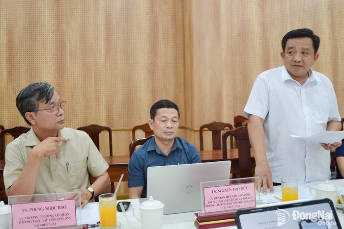 Phó Trưởng ban Tổ chức Thành ủy Trần Hữu Thuận thông tin về vận hành chính quyền địa phương 2 cấp ở Đồng Nai. Ảnh: Phương Hằng
