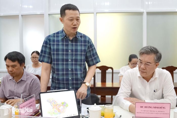 Phó Giám đốc Sở Xây dựng Nguyễn Phong An thông tin về phát huy lợi thế không gian phát triển của Đồng Nai. Ảnh: Phương Hằng
