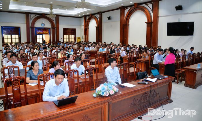 Đại biểu tham dự hội nghị tập huấn.