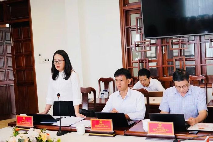  Đại diện lãnh đạo phường An Khê báo cáo tại buổi làm việc. Ảnh: N.H 