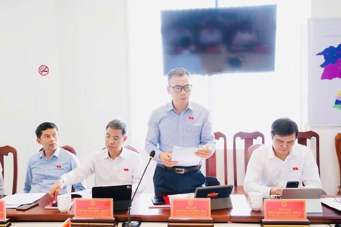  Ông Đồng Ngọc Ba - ĐBQH hoạt động chuyên trách tại Ủy ban Pháp luật và tư pháp của Quốc hội, Thành viên đoàn giám sát phát biểu tại buổi làm việc với phường An Khê. Ảnh: N.H 