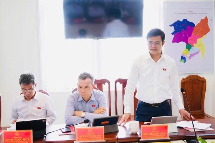  Ông Bùi Quang Huy - Ủy viên Ban Chấp hành Trung ương Đảng, Phó Chủ tịch Ủy ban Trung ương MTTQ Việt Nam, Bí thư thứ nhất Trung ương Đoàn TNCS Hồ Chí Minh, Thành viên đoàn giám sát phát biểu tại buổi làm việc với phường An Khê. Ảnh: N.H 