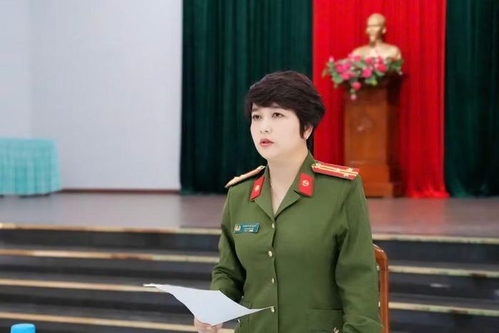  Thượng tá Ksor H'Bơ Khắp - Phó Giám đốc Công an tỉnh, Ủy viên Thường trực Ban Chỉ huy Phòng thủ dân sự tỉnh, phát biểu chỉ đạo tại buổi làm việc. Ảnh: Lê Ánh 