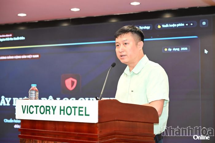 Nhà báo Nguyễn Hoàng Nhật - Phó Trưởng Ban Nhân Dân điện tử, Báo Nhân Dân phát biểu tại buổi tọa đàm.