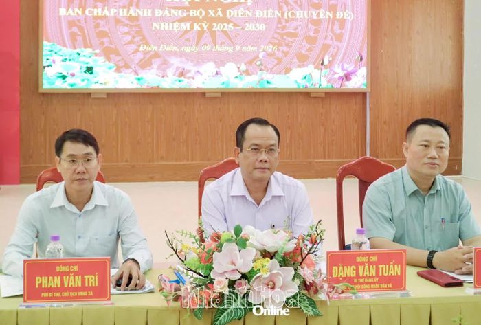 Thường trực Đảng ủy xã Diên Điền chủ trì hội nghị.
