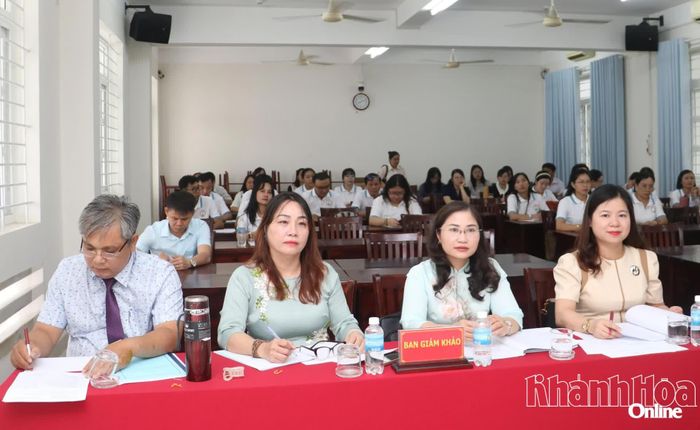 Ban giám khảo hội thi.
