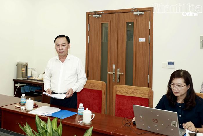 Lãnh đạo Trung tâm Xúc tiến Đầu tư, Thương mại và Du lịch tỉnh báo cáo công việc.