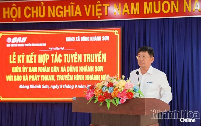 Ông Lê Hoàng Triều - Giám đốc Báo và Phát thanh, Truyền hình Khánh Hòa phát biểu tại lễ ký kết.
