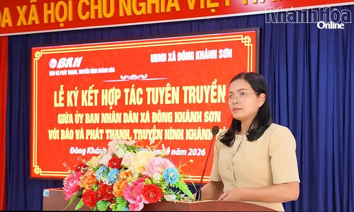 Bà Bo Bo Thị Yến - Chủ tịch UBND xã Đông Khánh Sơn phát biểu tại lễ ký kết.