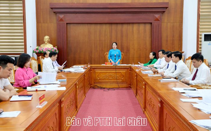 Quang cảnh tổ thảo luận số 3.