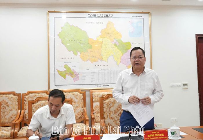 Lãnh đạo Sở Khoa học và Công nghệ báo cáo công tác triển khai các nhiệm vụ.
