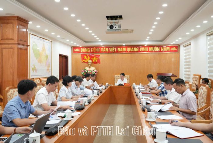 Quang cảnh cuộc họp.