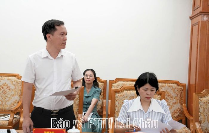 Lãnh đạo Sở Tài chính tham gia ý kiến tại cuộc họp.