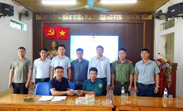 Hội viên tham gia phương án “Chăm sóc chè” tại xã Bản Bo được giải ngân vốn ưu đãi.