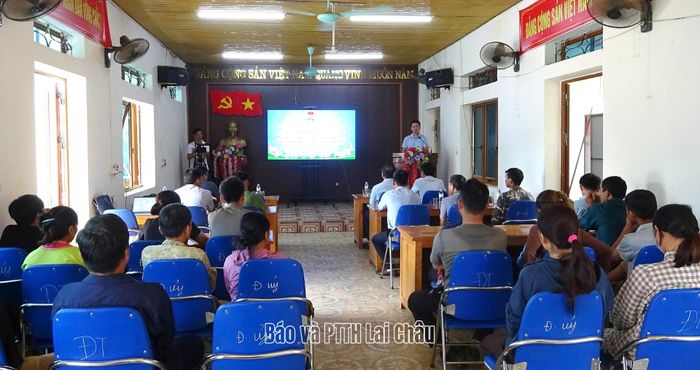 Toàn cảnh chương trình giải ngân tại xã Bản Bo.