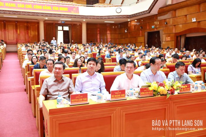 Các đại biểu dự hội nghị tại điểm cầu trung tâm