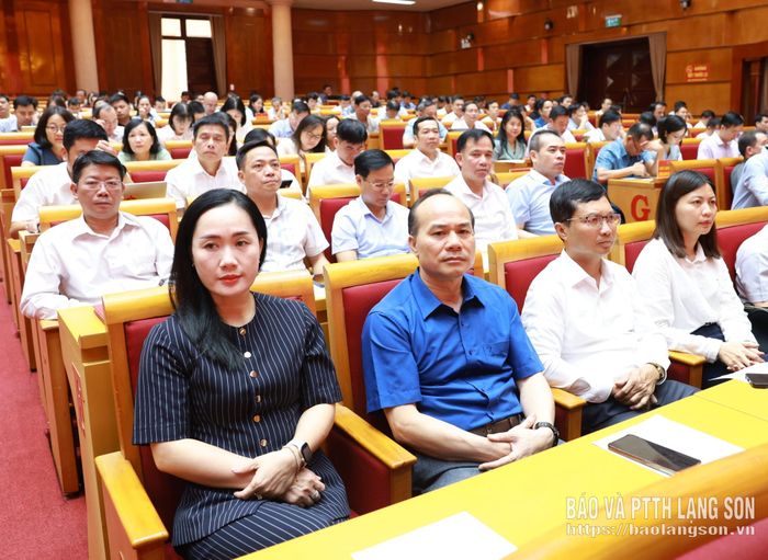 Các đại biểu dự hội nghị tại điểm cầu trung tâm
