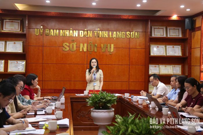 Lãnh đạo Sở Nội vụ phát biểu ý kiến tại hội nghị