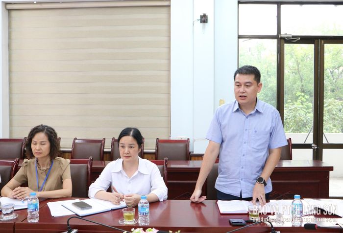 Lãnh đạo Đảng ủy Sở Giáo dục và Đào tạo phát biểu thảo luận tại hội nghị
