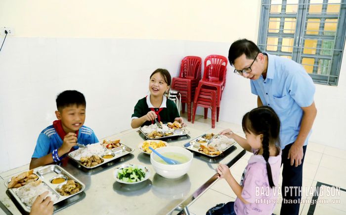 Từ nguồn hỗ trợ kinh phí của UBND tỉnh, các em học sinh ở xóm Soong Phụ sẽ sinh sống tại khu bán trú của trường vào cả ngày thứ Bảy và Chủ Nhật