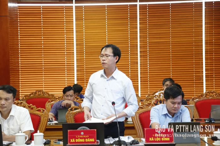 Lãnh đạo UBND xã Đồng Đăng nêu các vướng mắc liên quan đến công tác giải ngân vốn