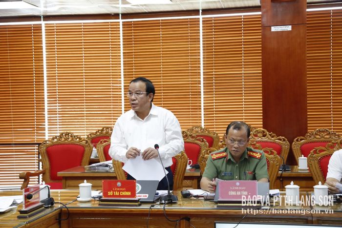 Lãnh đạo Sở Tài chính báo cáo tình hình giải ngân vốn đầu tư công của tỉnh trong 8 tháng đầu năm