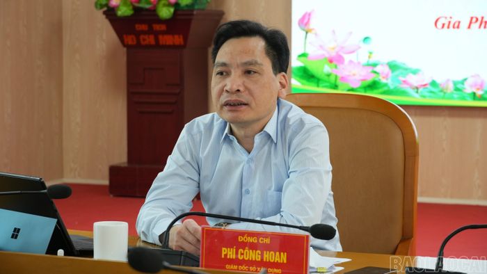 Đồng chí Phí Công Hoan - Giám đốc Sở Xây dựng phát biểu tại buổi làm việc.