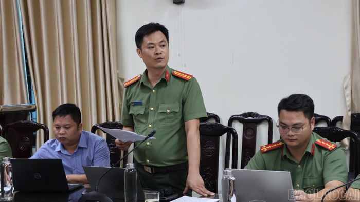 Đại diện Đoàn công tác Công an tỉnh báo cáo kết quả kiểm tra.