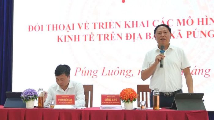 Lãnh đạo xã Púng Luông phát biểu tại hội nghị.