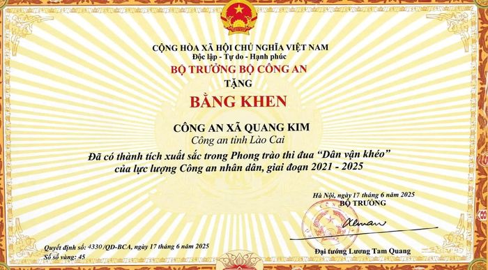 Công an xã Quang Kim (thuộc huyện Bát Xát cũ, nay là Công an xã Bát Xát) vinh dự được Bộ Công an tặng Bằng khen về thành tích xuất sắc trong phong trào thi đua “Dân vận khéo” của lực lượng Công an nhân dân, giai đoạn 2021 - 2025.