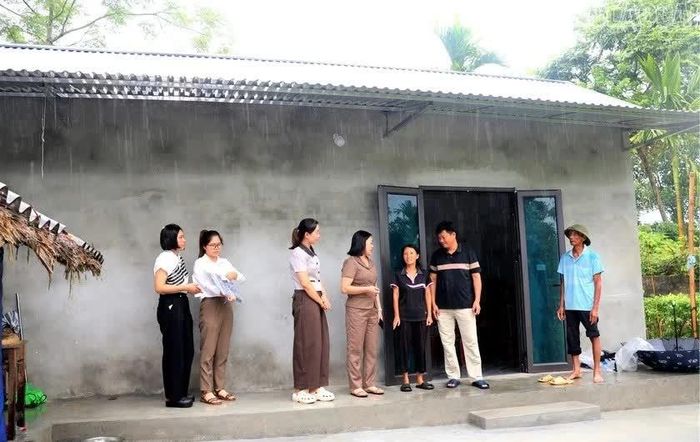 Ngôi nhà mới giúp chị Trần Thị Nhung, xã Lục Yên, có chỗ ở ổn định, từng bước vượt qua khó khăn.