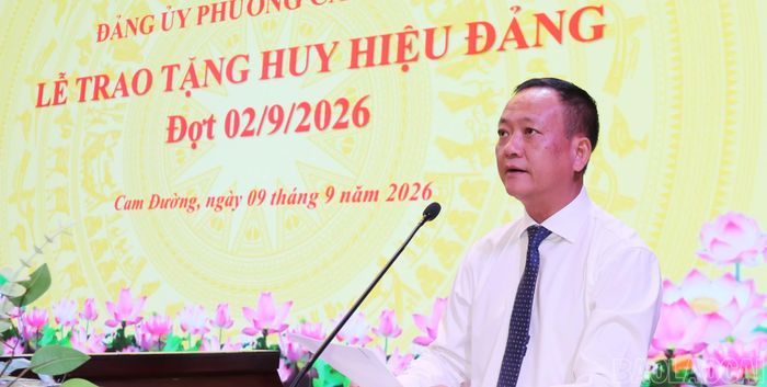 Đồng chí Vũ Hùng Dũng - Bí thư Đảng ủy phường Cam Đường, phát biểu tại buổi lễ.