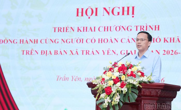 Đồng chí Trần Anh Tuấn - Ủy viên Ban Chấp hành Đảng bộ tỉnh, Bí thư Đảng ủy xã Trấn Yên phát biểu tại hội nghị.