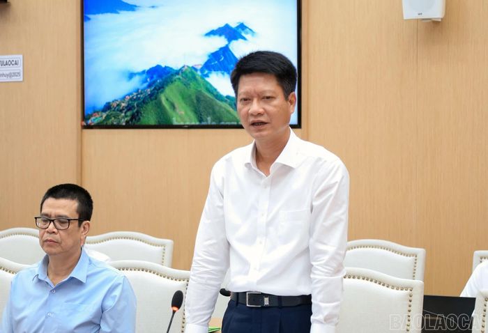 Các đồng chí Thường trực Tỉnh ủy phát biểu tại hội nghị.