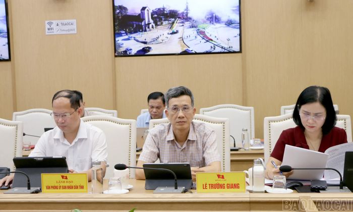 Các đại biểu tham dự buổi làm việc.