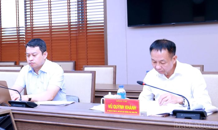 Các đại biểu dự cuộc họp.