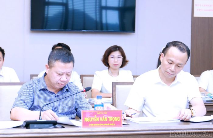 Các đại biểu tham dự cuộc họp.