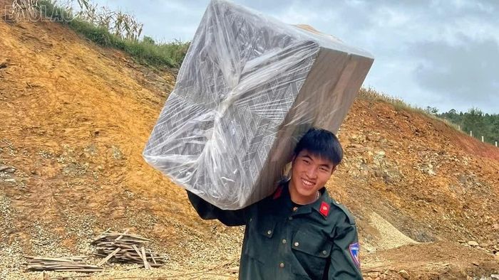 Cán bộ, chiến sĩ Công an tỉnh Lào Cai để lại hình ảnh đẹp trong lòng Nhân dân.