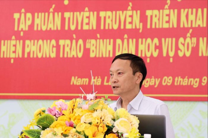 Đồng chí Trần Đình Ninh, Tỉnh ủy viên, Phó Trưởng Ban Tuyên giáo Tỉnh ủy phát biểu khai mạc