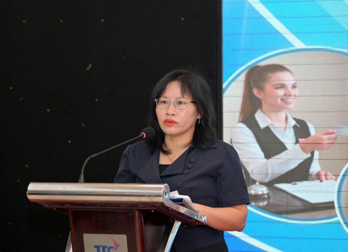 Bà Bùi Thị Cẩm Hường, Phó Trưởng phòng Phòng Quản lý Du lịch thuộc Sở Văn hóa, Thể thao và Du lịch tỉnh phát biểu khai mạc