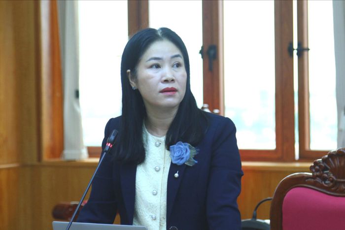 Giám đốc Sở Giáo dục và Đào tạo Lê Thị Bích Liên kiến nghị các đề xuất liên quan đến khó khăn về biên chế tại các trường học