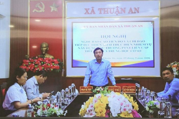 Bí thư Đảng ủy xã Thuận An Lê Văn Hoàng đề xuất phương án tháo gỡ một số khó khăn tại Trường nội trú biên giới Thuận An