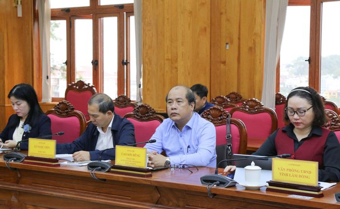 Lãnh đạo các sở, ngành tham dự cuộc họp