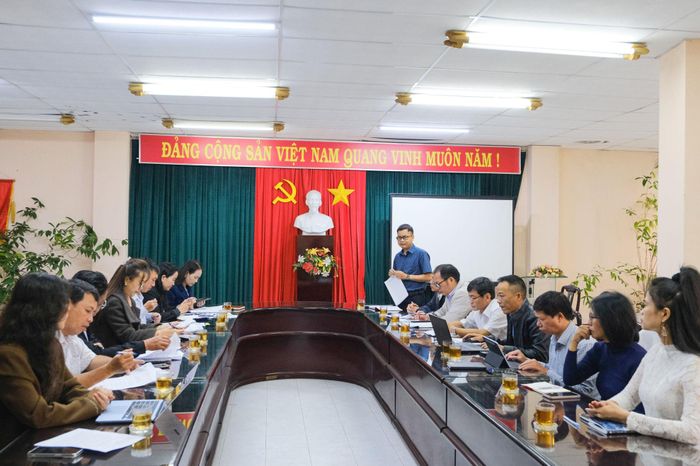 Quang cảnh buổi làm việc