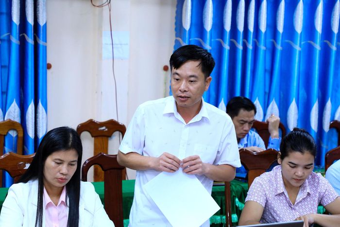 Phó Chủ tịch UBND xã Quảng Sơn Nguyễn Đức Hải báo cáo về tình hình triển khai các chương trình mục tiêu quốc gia tại địa phương